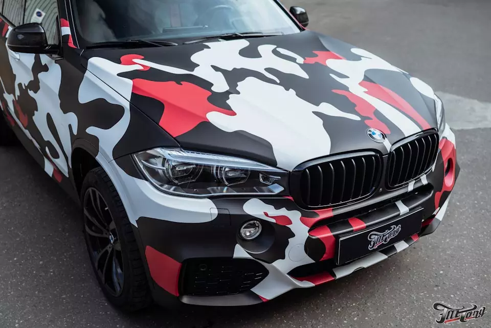 BMW X5. Разработка и оклейка кузова в камуфляж!